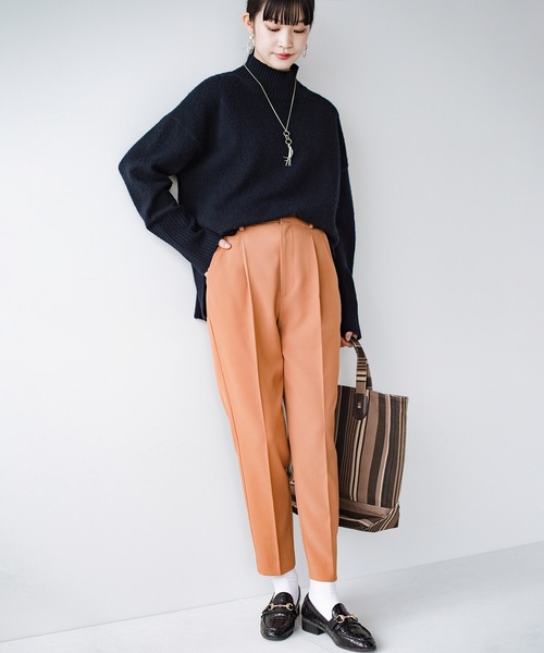 haco!（ハコ）の「重くなりがちなコーデを明るく変身！大人に便利なきれいめテーパードパンツ by que made me（その他パンツ・レディース・オレンジ/グリーン/アイボリー・SMALL/MEDIUM/LARGE/X-LARGE）」の11枚目の写真