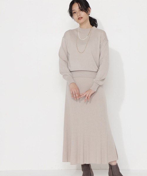 NATURAL BEAUTY BASIC（ナチュラルビューティーベーシック）の「ゴアードスカートニットセットアップ（ワンピース・レディース・ベージュ/イエロー/ネイビー・SMALL/MEDIUM）」の4枚目の写真