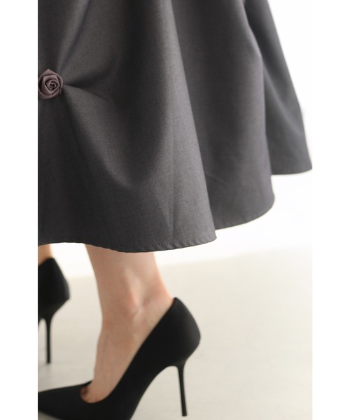 cawaii（カワイイ）の「ふんわりタックシルエットのバラ咲くコクーンミディアムスカート（スカート・レディース・グレー/ブラック・FREE）」の8枚目の写真