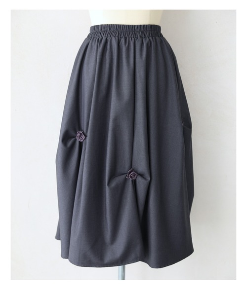 cawaii（カワイイ）の「ふんわりタックシルエットのバラ咲くコクーンミディアムスカート（スカート・レディース・グレー/ブラック・FREE）」の17枚目の写真