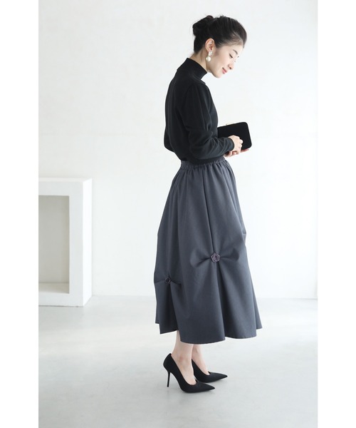 cawaii（カワイイ）の「ふんわりタックシルエットのバラ咲くコクーンミディアムスカート（スカート・レディース・グレー/ブラック・FREE）」の13枚目の写真