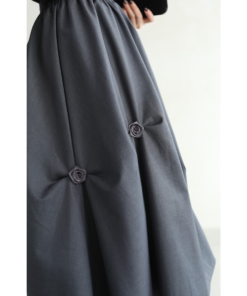 cawaii（カワイイ）の「ふんわりタックシルエットのバラ咲くコクーンミディアムスカート（スカート・レディース・グレー/ブラック・FREE）」の7枚目の写真