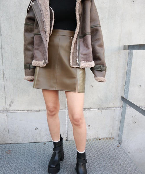 FIG&VIPER（フィグアンドバイパー）の「Fレザー切替スリットミニSK（スカート・レディース・ブラック/カーキ・MEDIUM/SMALL）」の12枚目の写真