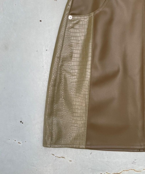 FIG&VIPER（フィグアンドバイパー）の「Fレザー切替スリットミニSK（スカート・レディース・ブラック/カーキ・MEDIUM/SMALL）」の17枚目の写真