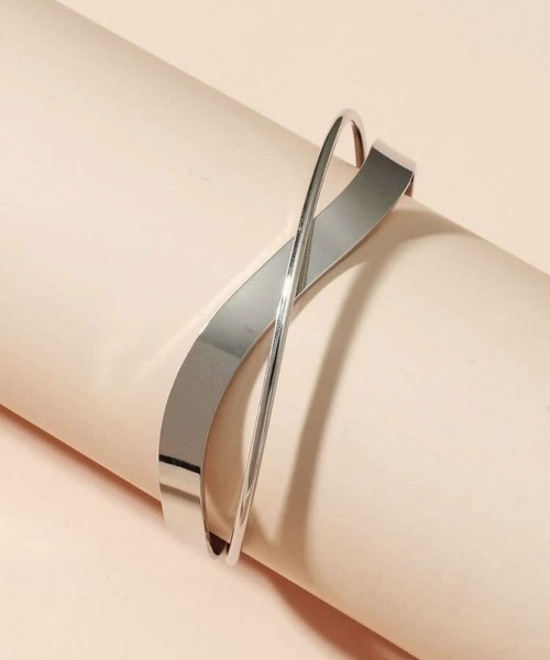 Port（ポート）の「ダブル ライン クロス バングル（バングル/リストバンド・レディース・ゴールド/シルバー/ピンク・FREE）」の9枚目の写真