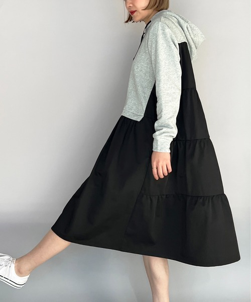 PICCIN（ピッチン）の「バックティアードフード付き裏毛ワンピース（ワンピース・レディース・ライトグレー/ブラック・M）」の21枚目の写真