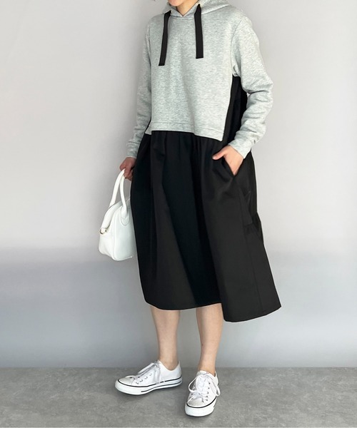 PICCIN（ピッチン）の「バックティアードフード付き裏毛ワンピース（ワンピース・レディース・ライトグレー/ブラック・M）」の3枚目の写真