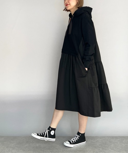 PICCIN（ピッチン）の「バックティアードフード付き裏毛ワンピース（ワンピース・レディース・ライトグレー/ブラック・M）」の16枚目の写真