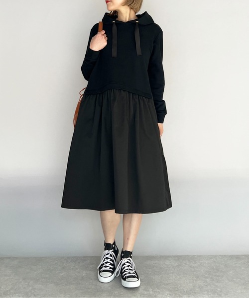 PICCIN（ピッチン）の「バックティアードフード付き裏毛ワンピース（ワンピース・レディース・ライトグレー/ブラック・M）」の13枚目の写真