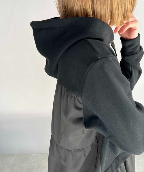 PICCIN（ピッチン）の「バックティアードフード付き裏毛ワンピース（ワンピース・レディース・ライトグレー/ブラック・M）」の10枚目の写真