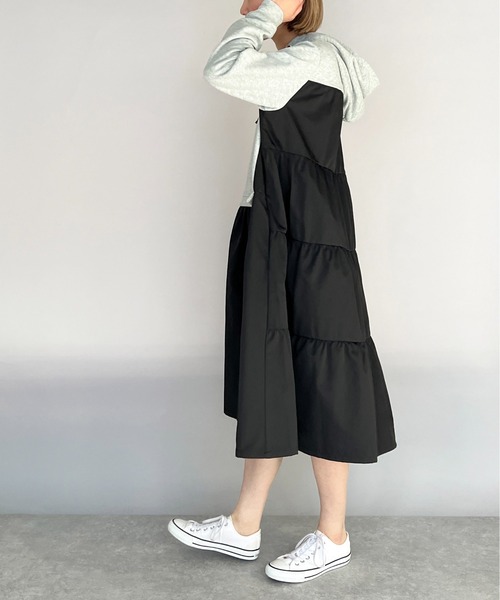 PICCIN（ピッチン）の「バックティアードフード付き裏毛ワンピース（ワンピース・レディース・ライトグレー/ブラック・M）」の12枚目の写真