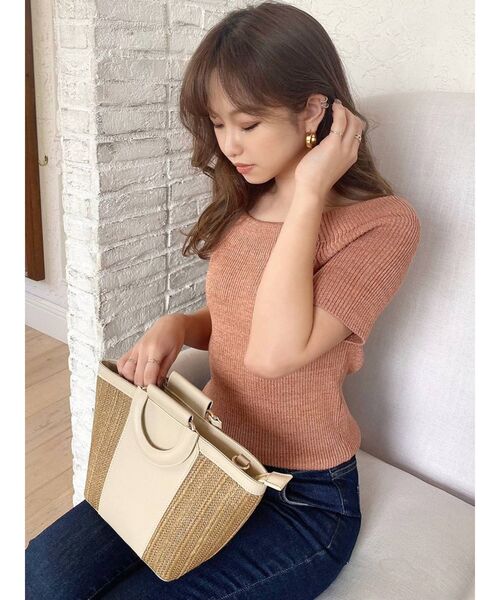 RESEXXY（リゼクシー）の「オフショルシャイニーニットトップス（ニット/セーター・レディース・ベージュ/ラベンダー/ホワイト/オレンジ・FREE）」の4枚目の写真