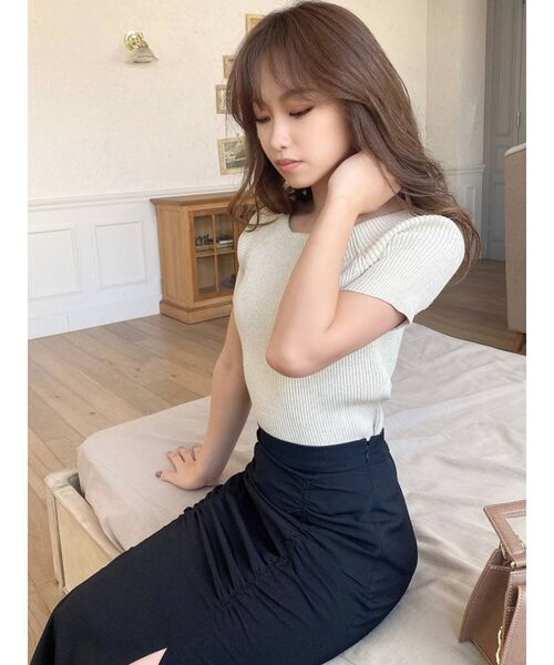 RESEXXY（リゼクシー）の「オフショルシャイニーニットトップス（ニット/セーター・レディース・ベージュ/ラベンダー/ホワイト/オレンジ・FREE）」の9枚目の写真