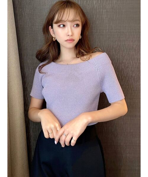 RESEXXY（リゼクシー）の「オフショルシャイニーニットトップス（ニット/セーター・レディース・ベージュ/ラベンダー/ホワイト/オレンジ・FREE）」の10枚目の写真