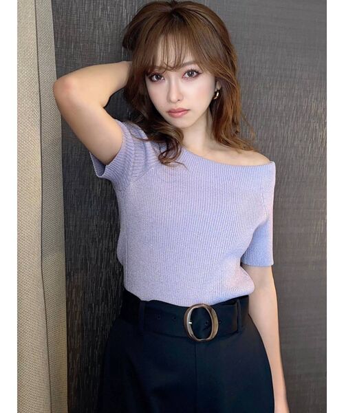 RESEXXY（リゼクシー）の「オフショルシャイニーニットトップス（ニット/セーター・レディース・ベージュ/ラベンダー/ホワイト/オレンジ・FREE）」の11枚目の写真