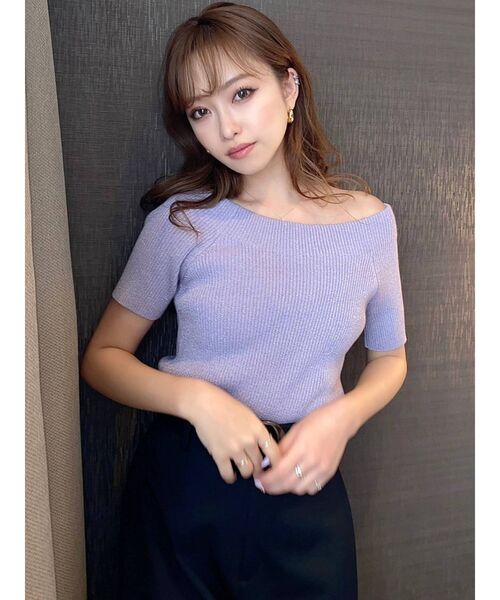 RESEXXY（リゼクシー）の「オフショルシャイニーニットトップス（ニット/セーター・レディース・ベージュ/ラベンダー/ホワイト/オレンジ・FREE）」の17枚目の写真
