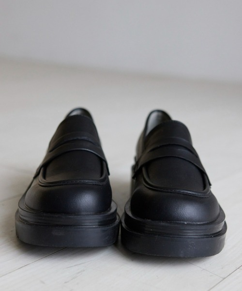 Fabby fabby（ファビィーファビィー）の「タンクソールトラックソールシンプルシューズ（ローファー・レディース・ブラック/オフホワイト・MEDIUM/LARGE/SMALL）」の12枚目の写真