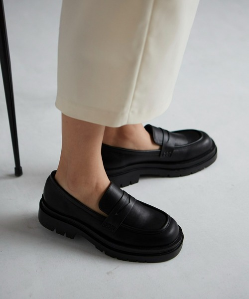 Fabby fabby（ファビィーファビィー）の「タンクソールトラックソールシンプルシューズ（ローファー・レディース・ブラック/オフホワイト・MEDIUM/LARGE/SMALL）」の10枚目の写真