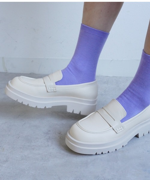 Fabby fabby（ファビィーファビィー）の「タンクソールトラックソールシンプルシューズ（ローファー・レディース・ブラック/オフホワイト・MEDIUM/LARGE/SMALL）」の17枚目の写真