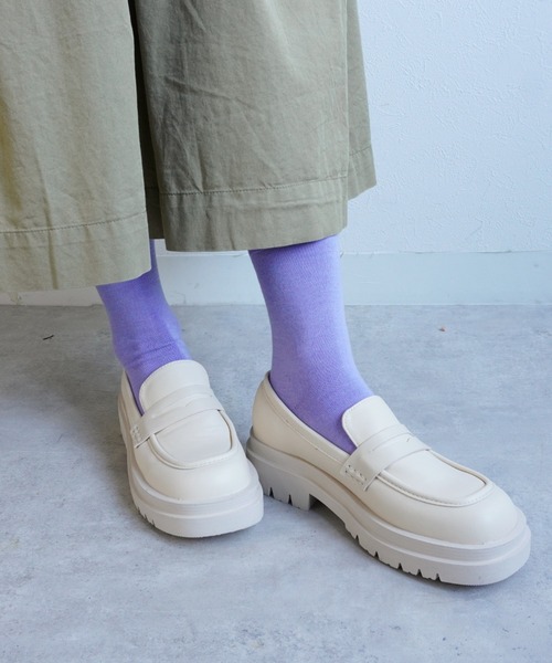 Fabby fabby（ファビィーファビィー）の「タンクソールトラックソールシンプルシューズ（ローファー・レディース・ブラック/オフホワイト・MEDIUM/LARGE/SMALL）」の16枚目の写真