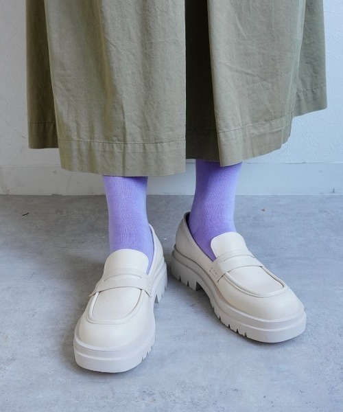 Fabby fabby（ファビィーファビィー）の「タンクソールトラックソールシンプルシューズ（ローファー・レディース・ブラック/オフホワイト・MEDIUM/LARGE/SMALL）」の14枚目の写真