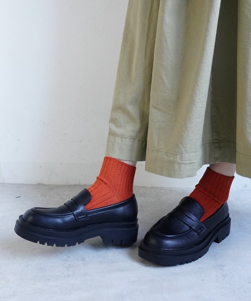 Fabby fabby（ファビィーファビィー）の「タンクソールトラックソールシンプルシューズ（ローファー・レディース・ブラック/オフホワイト・MEDIUM/LARGE/SMALL）」の20枚目の写真