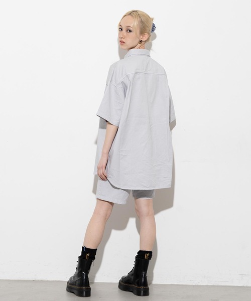 X-girl（エックスガール）の「TWILL FACE EMBROIDERY S/S SHIRT/フェイス刺繍　ツイルシャツ（シャツ/ブラウス・レディース・ライトグレー/ブラック/ピンク・S/M）」の19枚目の写真