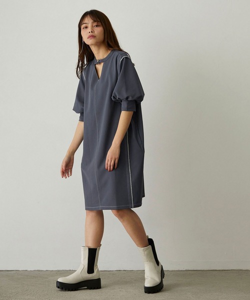 179/WG(イチナナキュウダブルジー)の「配色ステッチワンピース(ワンピース・レディース・ベージュ/ブルー/グリーン・MEDIUM)」の3枚目の写真