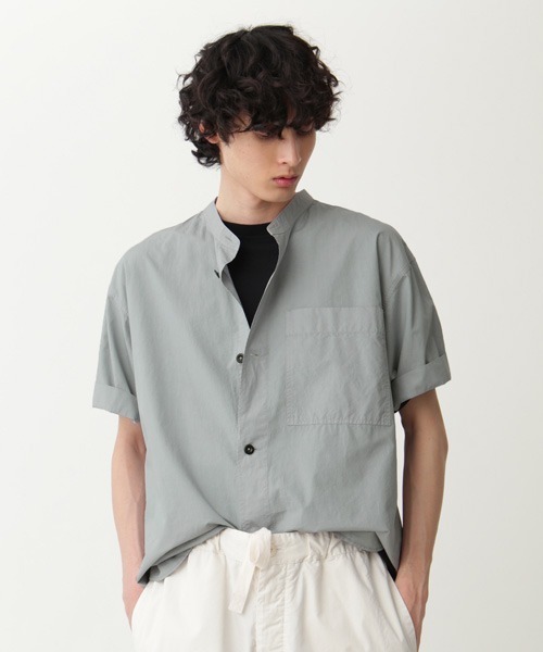 MHL.(エムエイチエル)の「COTTON RAMIE POPLIN(シャツ/ブラウス・メンズ・ホワイト/グレー/チャコール・SMALL/MEDIUM/LARGE/X-LARGE)」の2枚目の写真