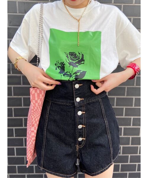 jouetie(ジュエティ)の「ローズフォト BIG Tシャツ(Tシャツ/カットソー・レディース・ブラック/オフホワイト/イエロー・MEDIUM)」の4枚目の写真