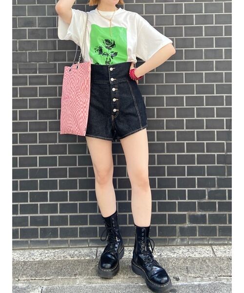 jouetie(ジュエティ)の「ローズフォト BIG Tシャツ(Tシャツ/カットソー・レディース・ブラック/オフホワイト/イエロー・MEDIUM)」の5枚目の写真