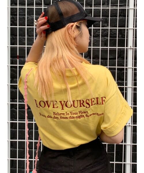 jouetie(ジュエティ)の「ローズフォト BIG Tシャツ(Tシャツ/カットソー・レディース・ブラック/オフホワイト/イエロー・MEDIUM)」の7枚目の写真