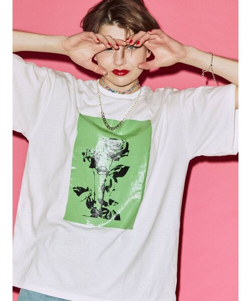 jouetie(ジュエティ)の「ローズフォト BIG Tシャツ(Tシャツ/カットソー・レディース・ブラック/オフホワイト/イエロー・MEDIUM)」の15枚目の写真