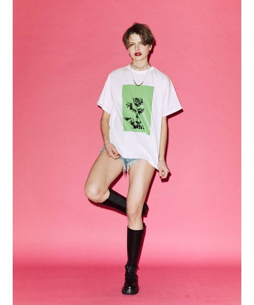 jouetie(ジュエティ)の「ローズフォト BIG Tシャツ(Tシャツ/カットソー・レディース・ブラック/オフホワイト/イエロー・MEDIUM)」の19枚目の写真