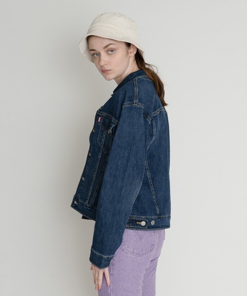 Levi's（リーバイス）の「EX BOYFRIEND トラッカージャケット CALM AND COLLECTED（デニムジャケット・レディース・ダークインディゴブルー・XS/S/M）」の5枚目の写真
