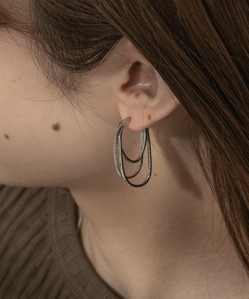 SMELLY(スメリー)の「トリプルスネークチェーンフープピアス(ピアス(両耳用)・レディース・シルバー/ゴールド・-)」の1枚目の写真