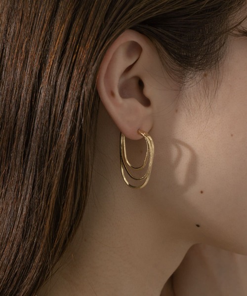 SMELLY(スメリー)の「トリプルスネークチェーンフープピアス(ピアス(両耳用)・レディース・シルバー/ゴールド・-)」の2枚目の写真