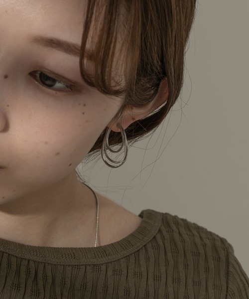 SMELLY(スメリー)の「トリプルスネークチェーンフープピアス(ピアス(両耳用)・レディース・シルバー/ゴールド・-)」の3枚目の写真