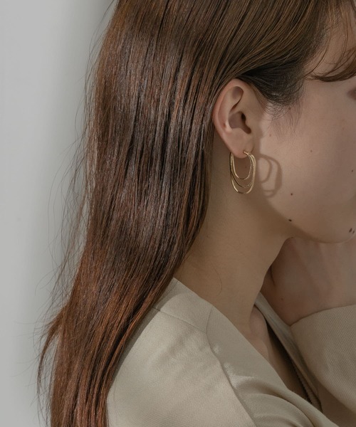 SMELLY(スメリー)の「トリプルスネークチェーンフープピアス(ピアス(両耳用)・レディース・シルバー/ゴールド・-)」の6枚目の写真