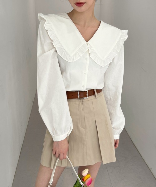 by muni:r（バイ ムニール）の「ビッグカラーフリルブラウス（シャツ/ブラウス・レディース・ベージュ/ブルー/アイボリー・FREE）」の2枚目の写真