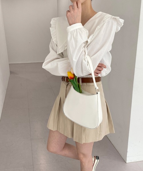 by muni:r（バイ ムニール）の「ビッグカラーフリルブラウス（シャツ/ブラウス・レディース・ベージュ/ブルー/アイボリー・FREE）」の7枚目の写真