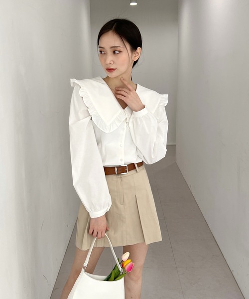 by muni:r（バイ ムニール）の「ビッグカラーフリルブラウス（シャツ/ブラウス・レディース・ベージュ/ブルー/アイボリー・FREE）」の18枚目の写真