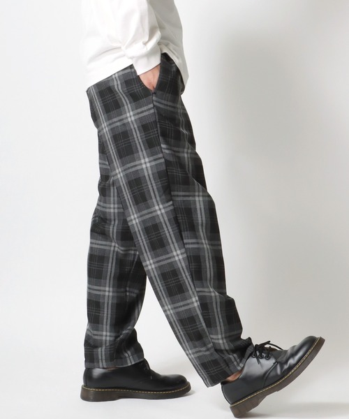 Lazar(ラザル)の「Wide Tapered Slacks/ワイドテーパードスラックス/センタープレス タックワイドパンツ(スラックス・メンズ・ブラック/ホワイト系その他/ベージュ系その他/ブラウン系その他/グレー系その他/グレー系その他2/ブラック系その他・M/L)」の3枚目の写真
