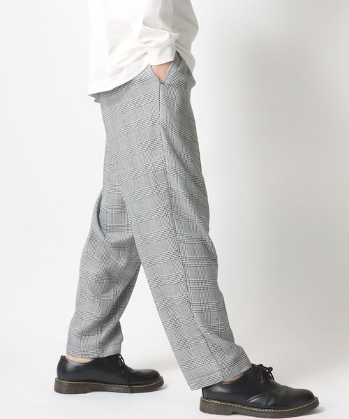 Lazar(ラザル)の「Wide Tapered Slacks/ワイドテーパードスラックス/センタープレス タックワイドパンツ(スラックス・メンズ・ブラック/ホワイト系その他/ベージュ系その他/ブラウン系その他/グレー系その他/グレー系その他2/ブラック系その他・M/L)」の4枚目の写真