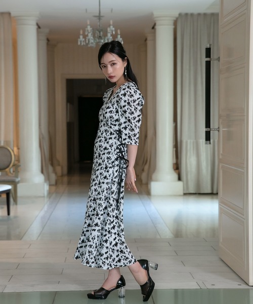 ANDGEEBEE（アンジービー）の「レースアップフラワーワンピ（ワンピース・レディース・アイボリー/ホワイト・MEDIUM）」の4枚目の写真