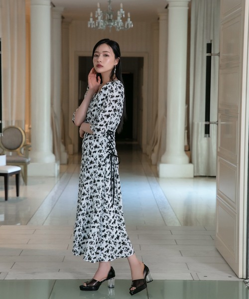 ANDGEEBEE（アンジービー）の「レースアップフラワーワンピ（ワンピース・レディース・アイボリー/ホワイト・MEDIUM）」の6枚目の写真