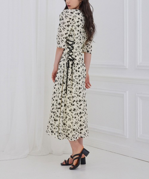 ANDGEEBEE（アンジービー）の「レースアップフラワーワンピ（ワンピース・レディース・アイボリー/ホワイト・MEDIUM）」の3枚目の写真