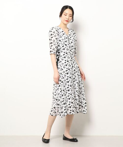 ANDGEEBEE（アンジービー）の「レースアップフラワーワンピ（ワンピース・レディース・アイボリー/ホワイト・MEDIUM）」の17枚目の写真