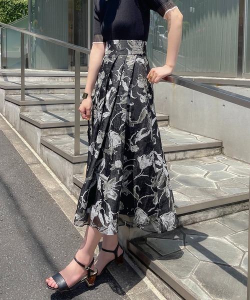 natural couture(ナチュラルクチュール)の「オパールフラワーアシメタックスカート(スカート・レディース・ブラック/ライトベージュ/ブルー・FREE)」の4枚目の写真