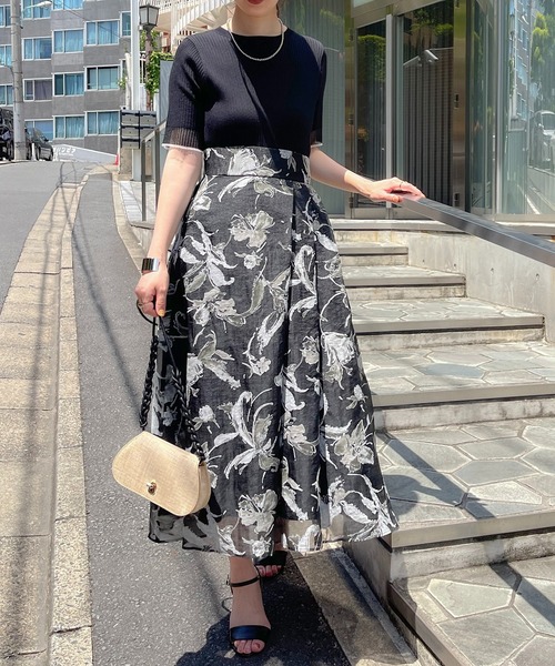 natural couture(ナチュラルクチュール)の「オパールフラワーアシメタックスカート(スカート・レディース・ブラック/ライトベージュ/ブルー・FREE)」の5枚目の写真